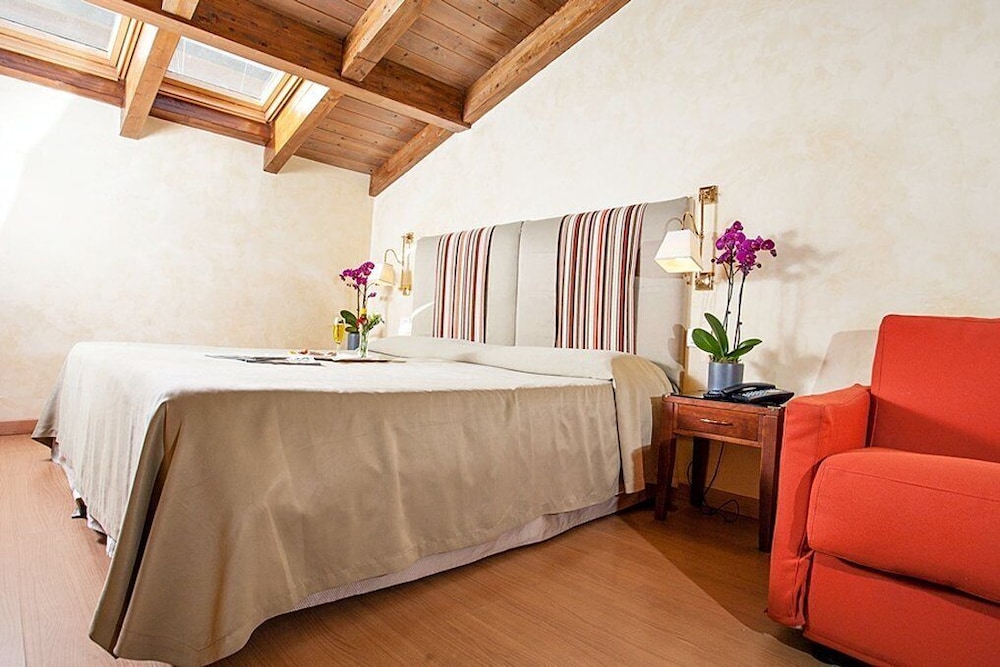 Hotel Camelia — Hotel rooms in Rome, Lazio