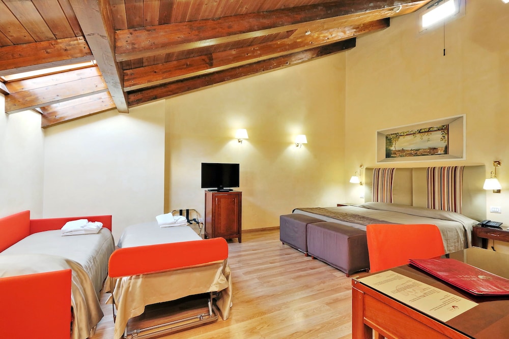 Hotel Camelia — Hotel rooms in Rome, Lazio