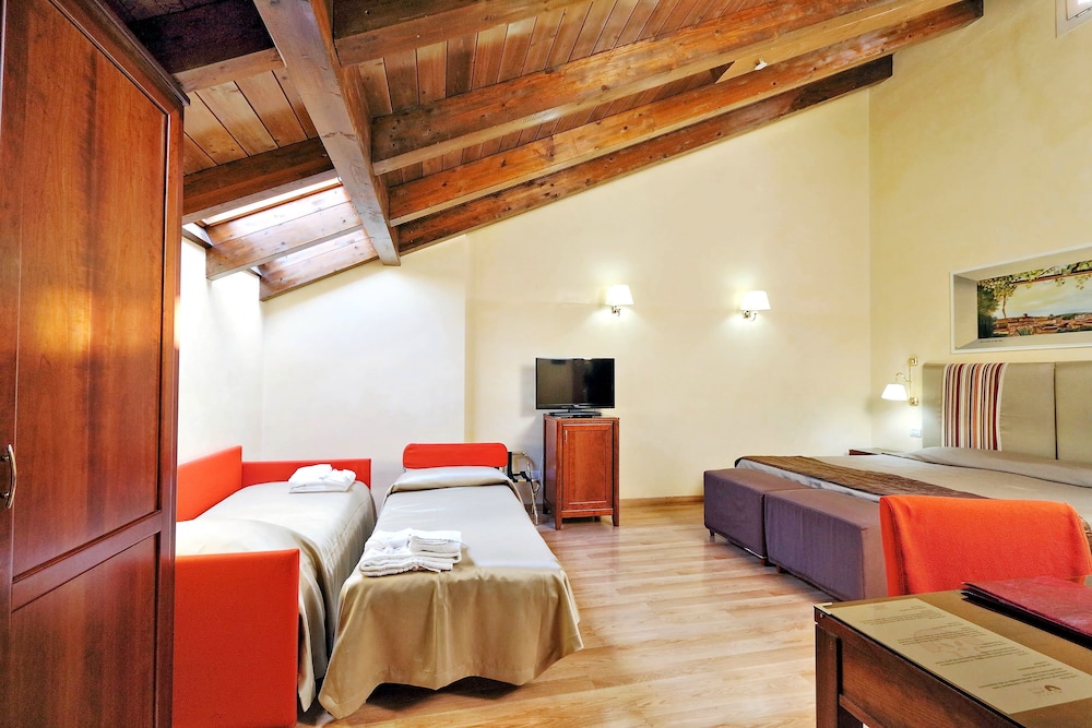 Hotel Camelia — Hotel rooms in Rome, Lazio