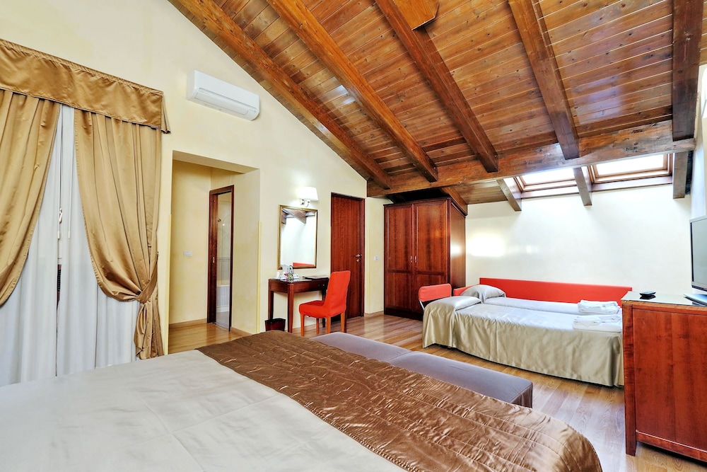 Hotel Camelia — Hotel rooms in Rome, Lazio