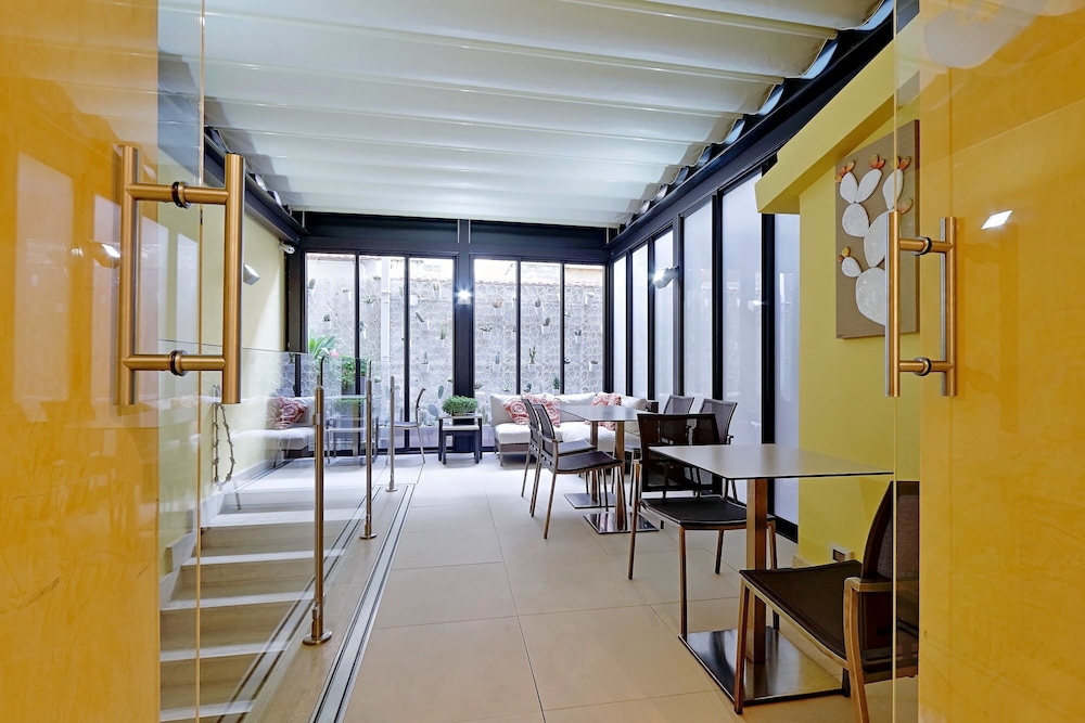 Hotel Camelia — Restaurant & bars in Rome, Lazio