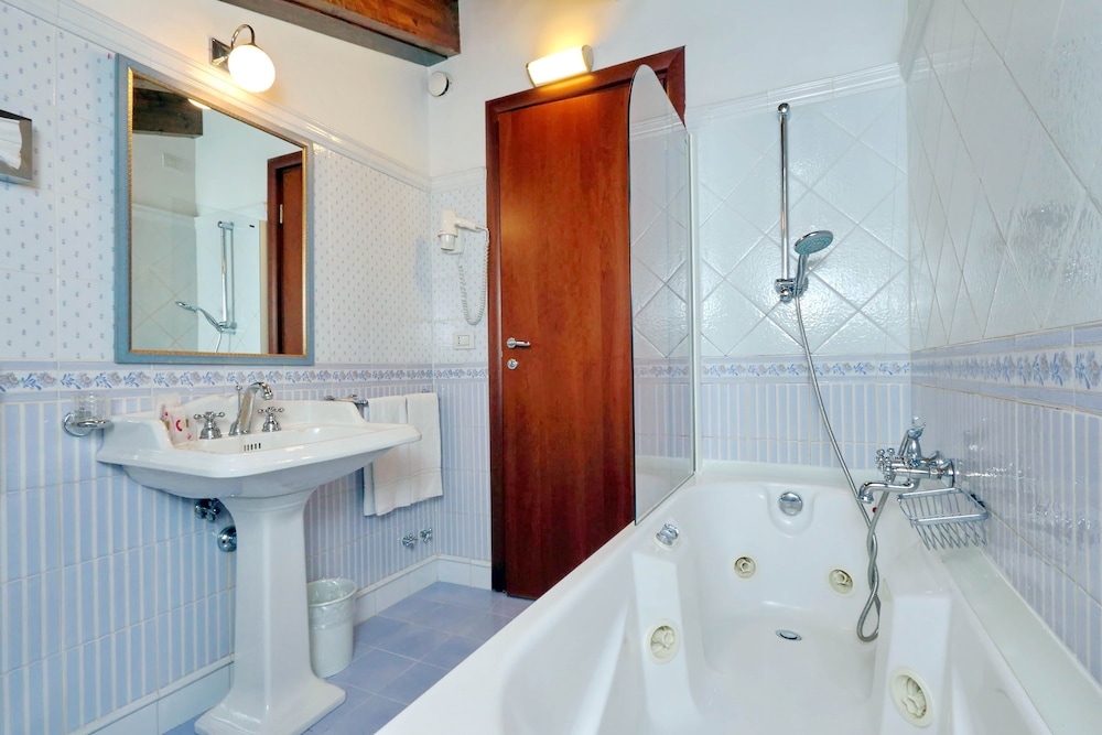Hotel Camelia — Hotel rooms in Rome, Lazio