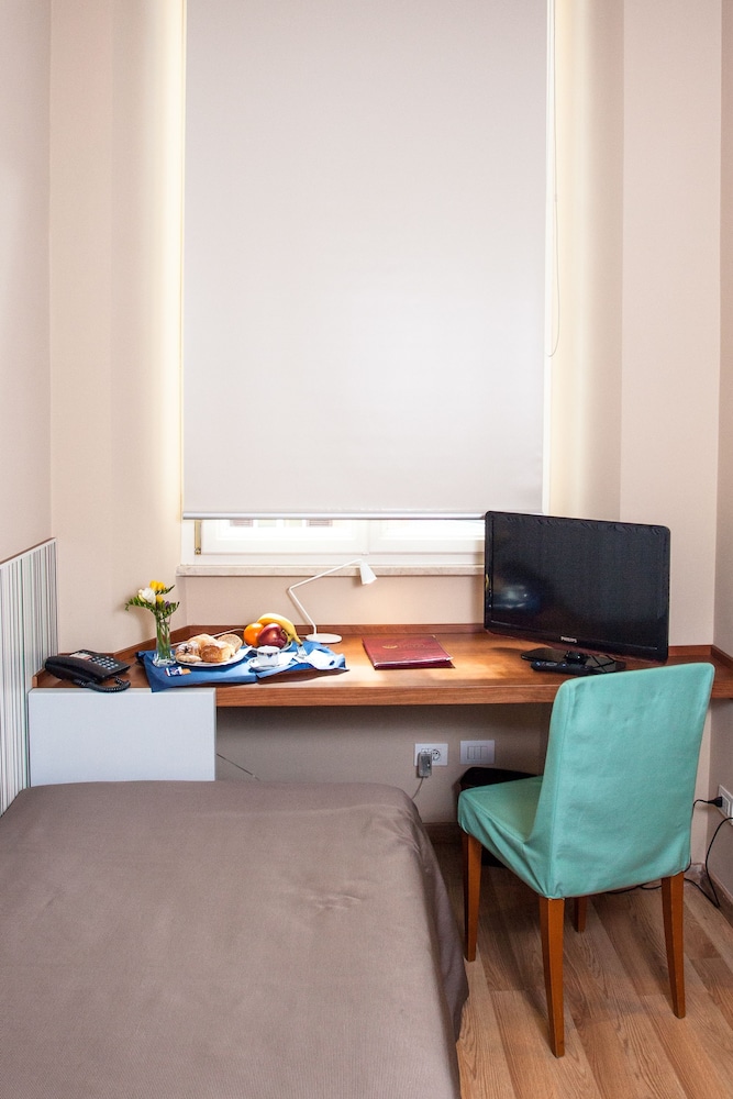 Hotel Camelia — Hotel rooms in Rome, Lazio