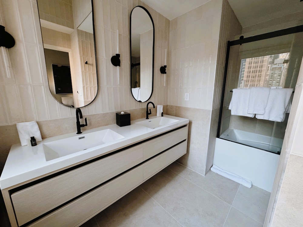 Aura Hotel Times Square — Hotel rooms in New York City, New York State