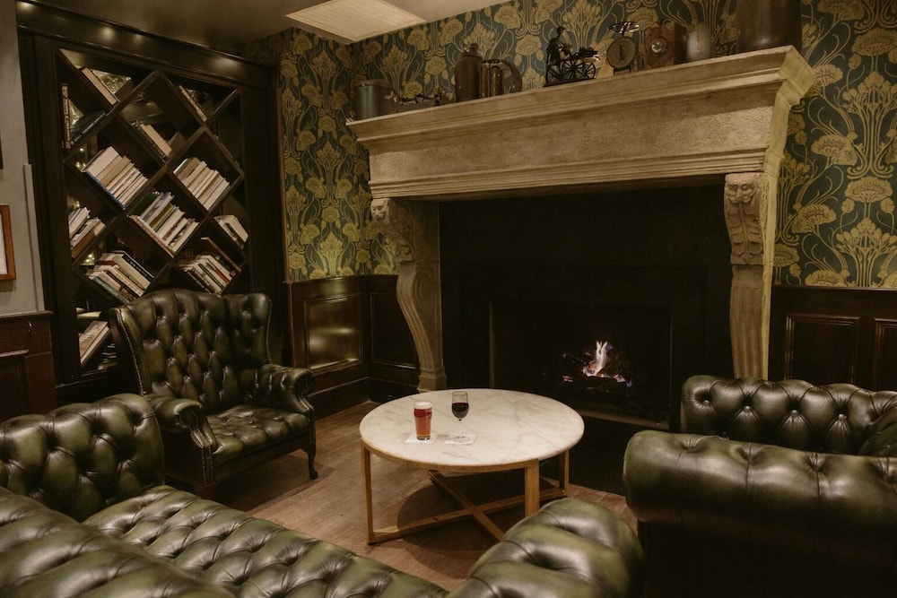 Aura Hotel Times Square — Restaurant & bars in New York City, New York State