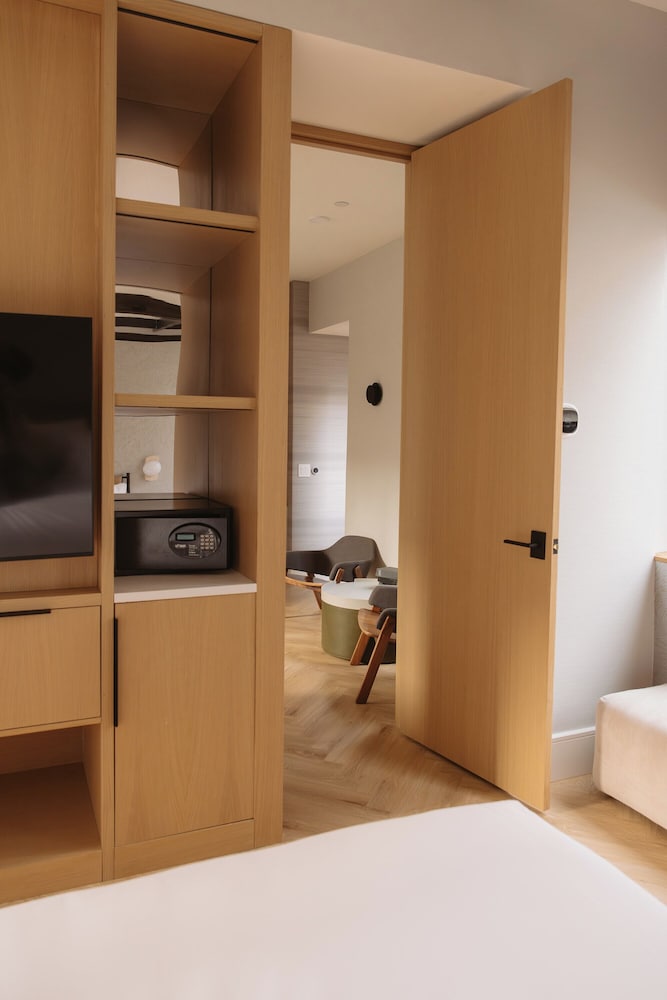 Aura Hotel Times Square — Hotel rooms in New York City, New York State