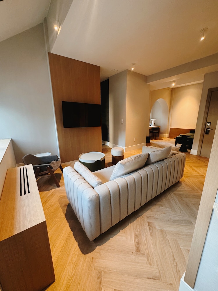 Aura Hotel Times Square — Hotel rooms in New York City, New York State