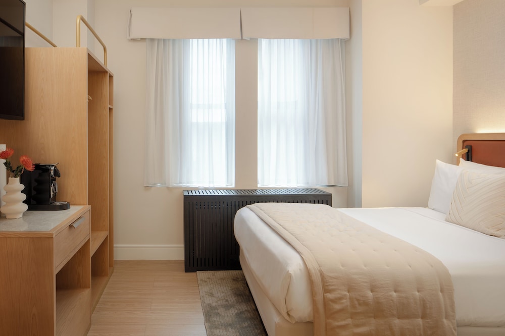 Aura Hotel Times Square — Hotel rooms in New York City, New York State