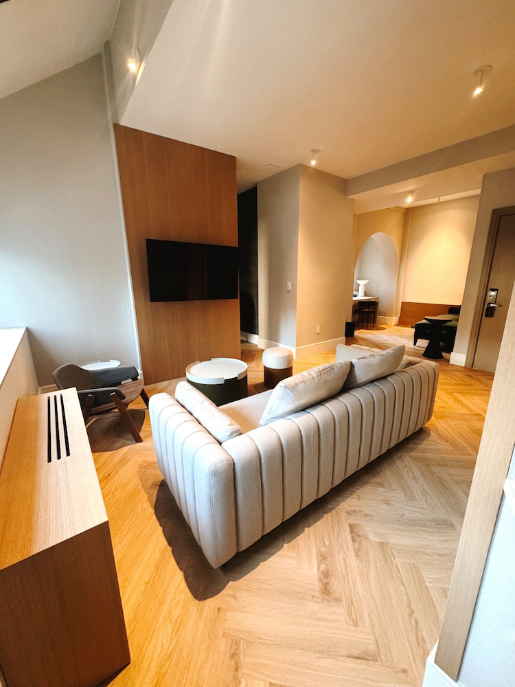 Aura Hotel Times Square — Hotel rooms in New York City, New York State