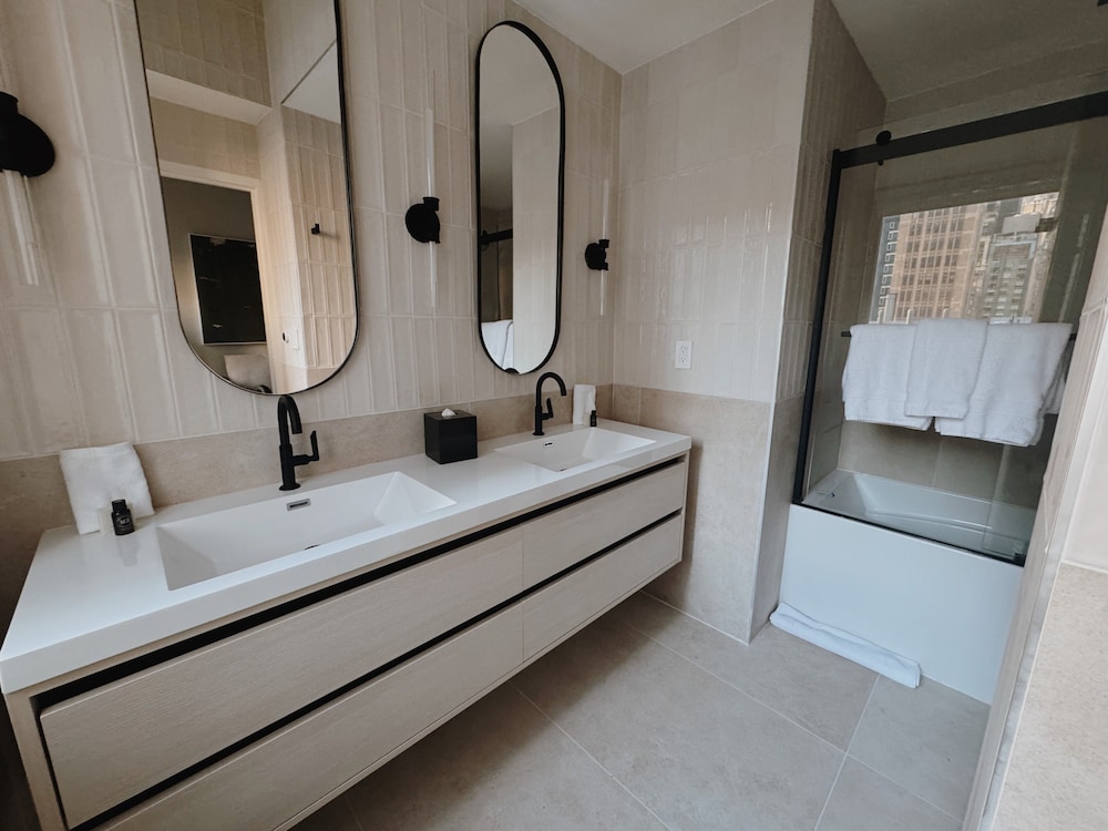 Aura Hotel Times Square — Hotel rooms in New York City, New York State