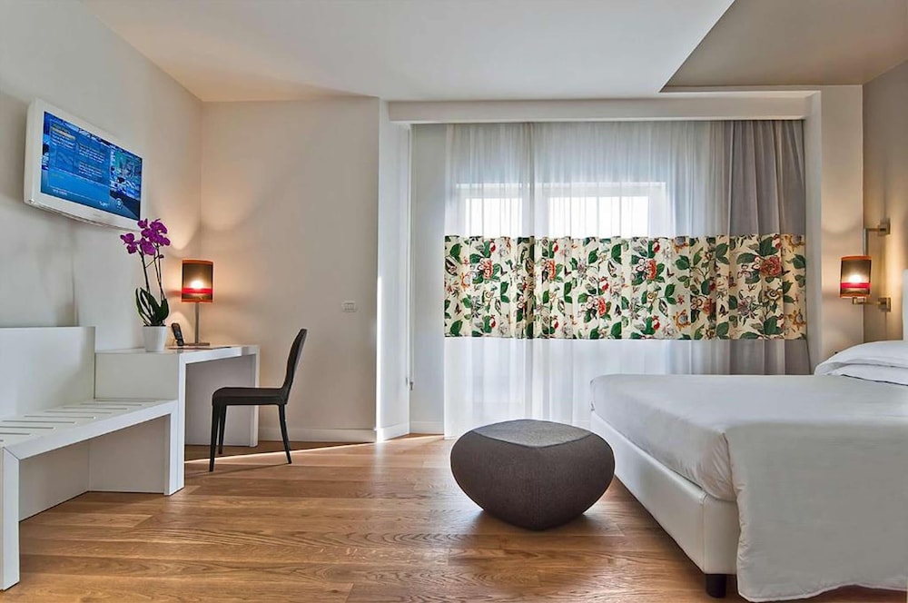 Hotel Caravel — Hotel rooms in Rome, Lazio