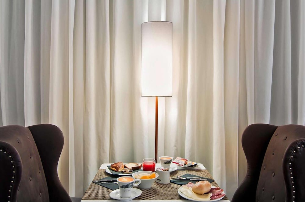 Hotel Caravel — Hotel rooms in Rome, Lazio