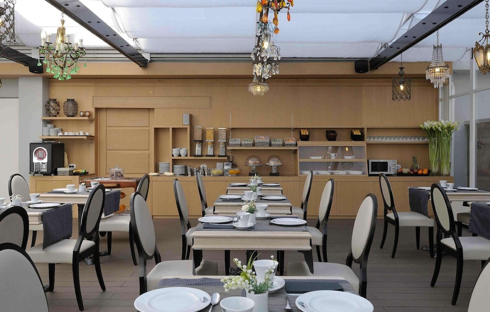 Hotel Caravel — Restaurant & bars in Rome, Lazio