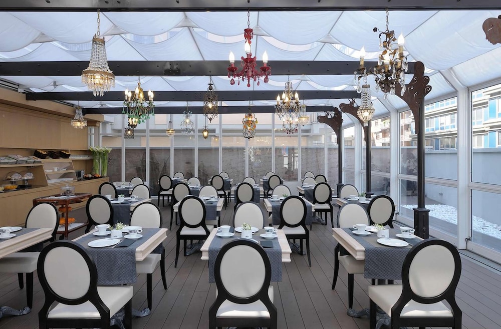 Hotel Caravel — Restaurant & bars in Rome, Lazio