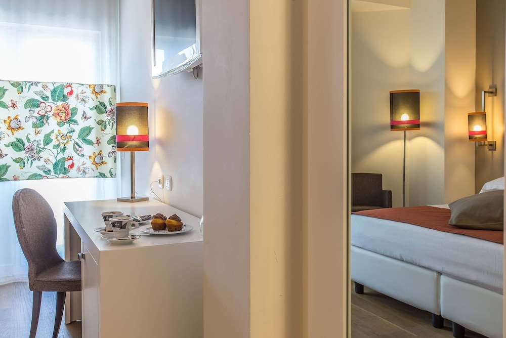 Hotel Caravel — Hotel rooms in Rome, Lazio
