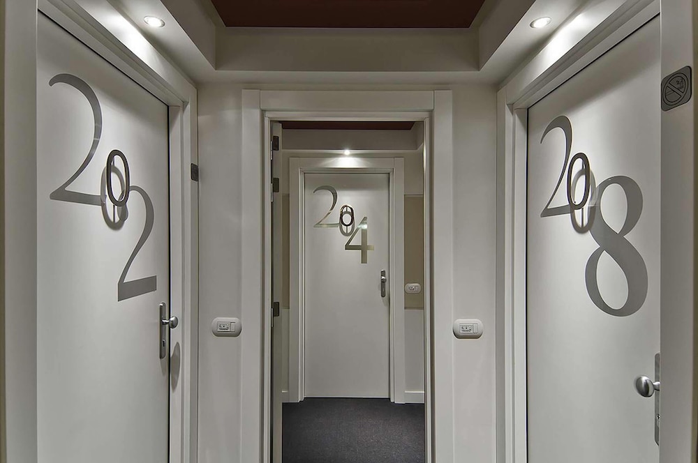 Hotel Caravel — Hotel building in Rome, Lazio