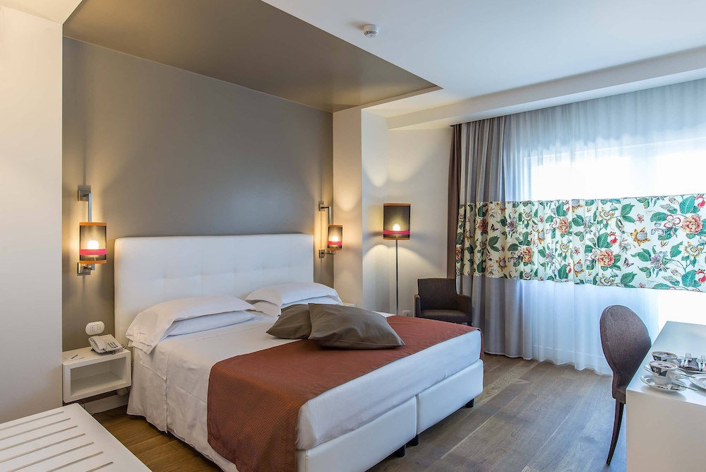 Hotel Caravel — Hotel rooms in Rome, Lazio