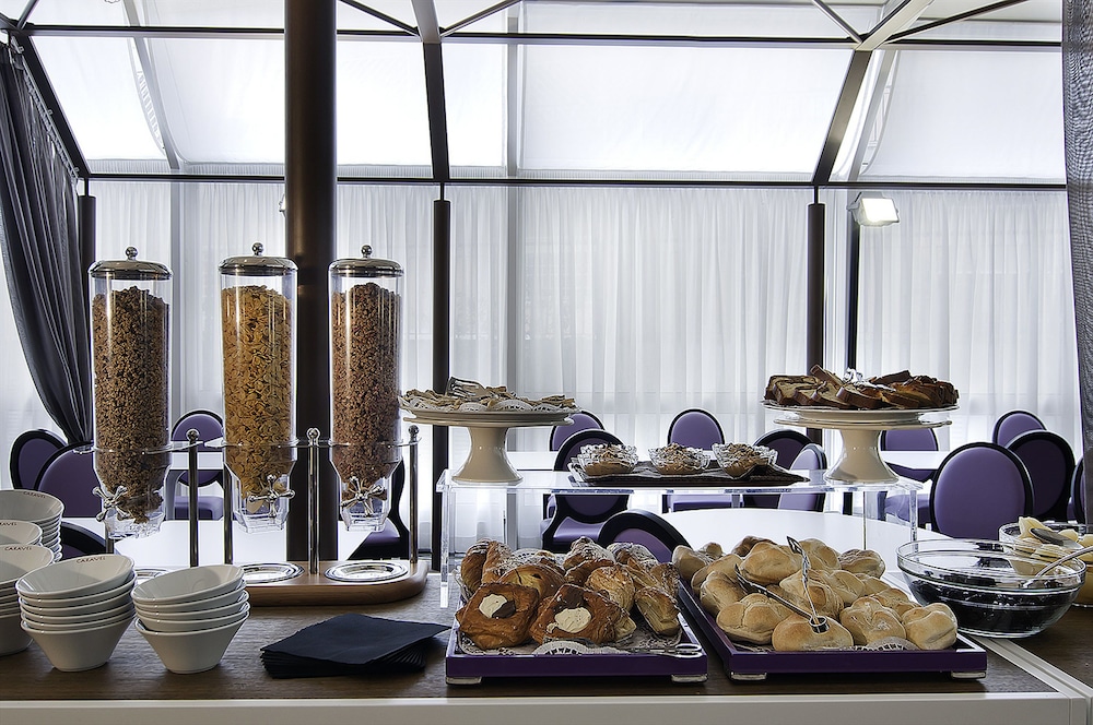 Hotel Caravel — Restaurant & bars in Rome, Lazio