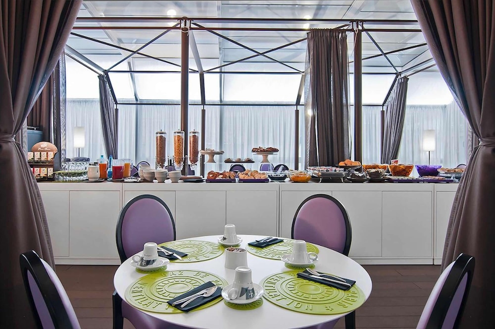 Hotel Caravel — Restaurant & bars in Rome, Lazio