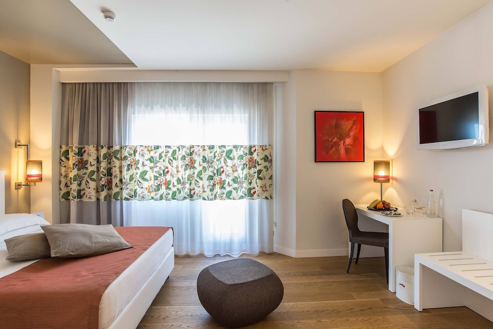 Hotel Caravel — Hotel rooms in Rome, Lazio