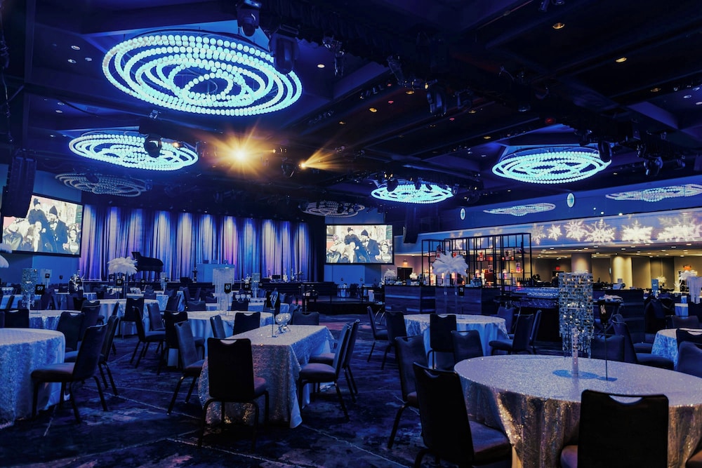 New York Marriott Marquis — Hotel building in New York City, New York State