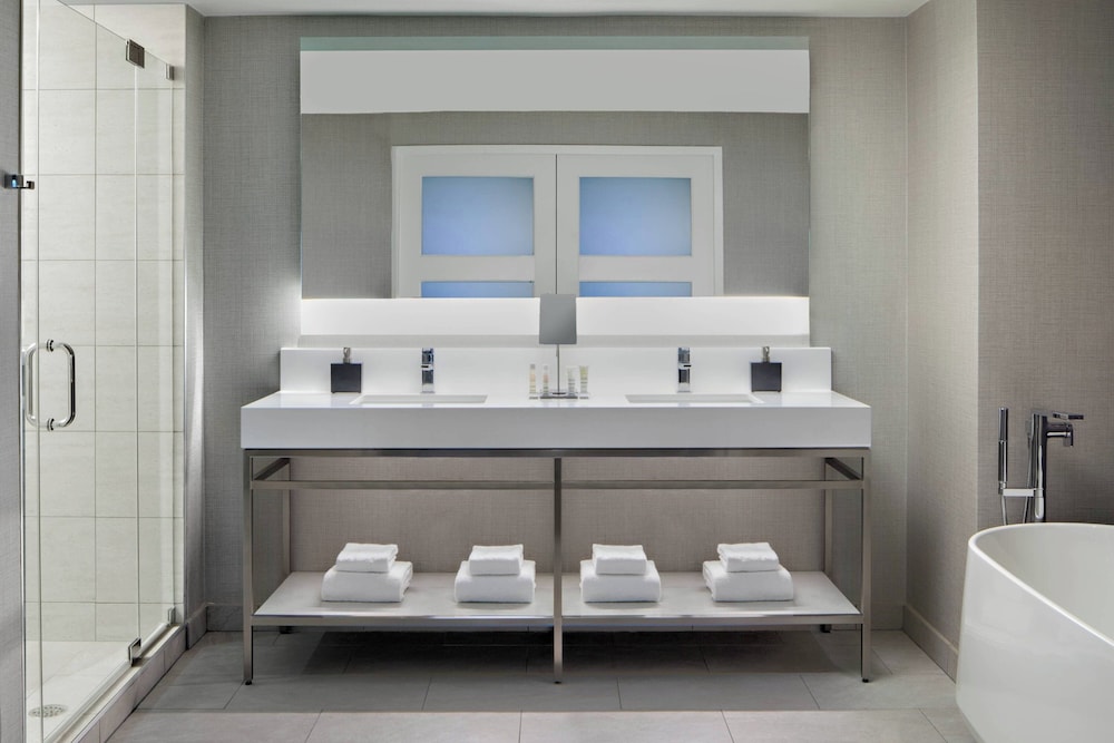 New York Marriott Marquis — Hotel rooms in New York City, New York State