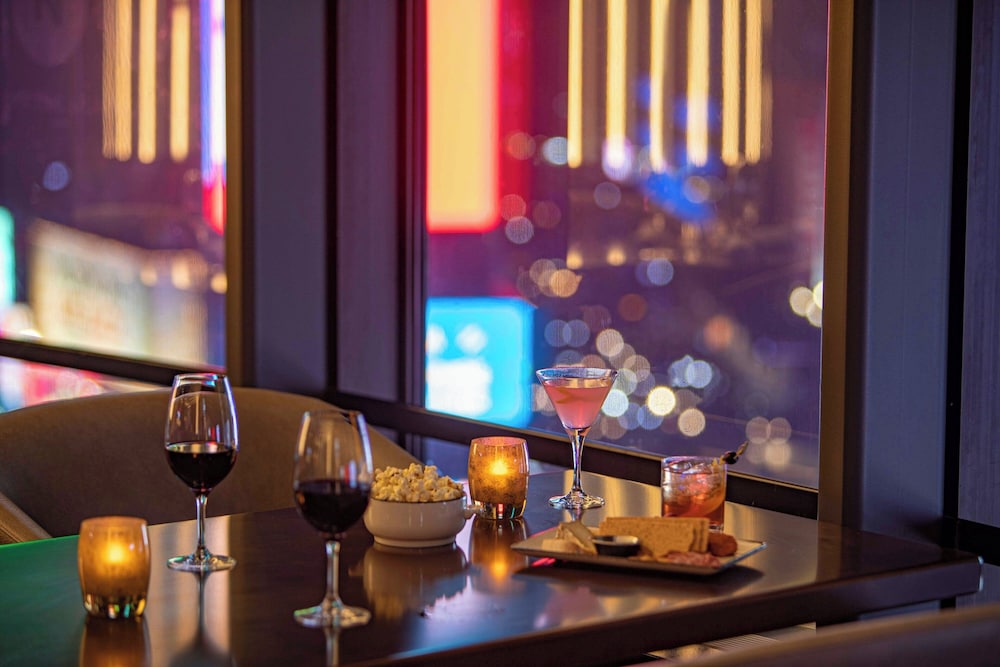 New York Marriott Marquis — Restaurant & bars in New York City, New York State