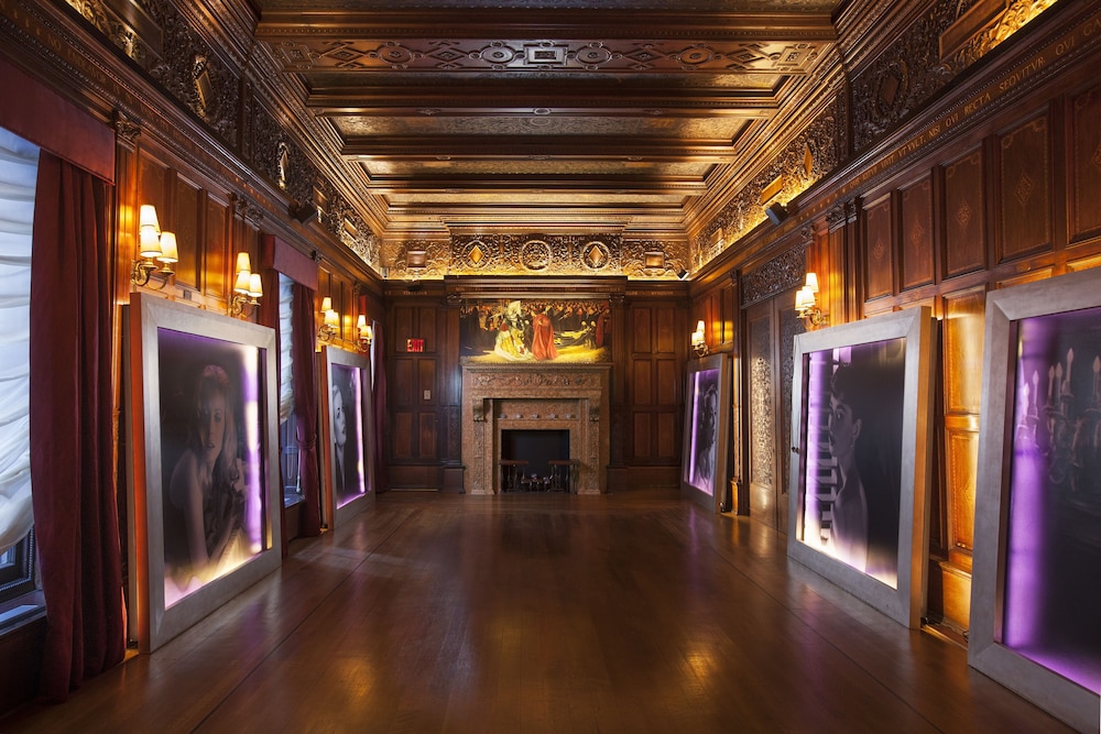 Lotte New York Palace — Hotel building in New York City, New York State
