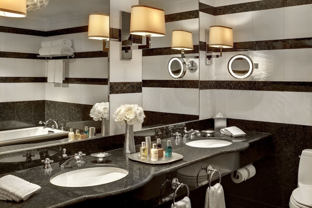 Lotte New York Palace — Hotel rooms in New York City, New York State