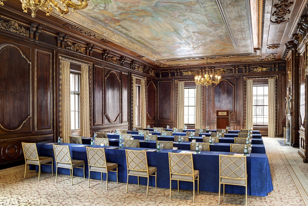 Lotte New York Palace — Hotel building in New York City, New York State