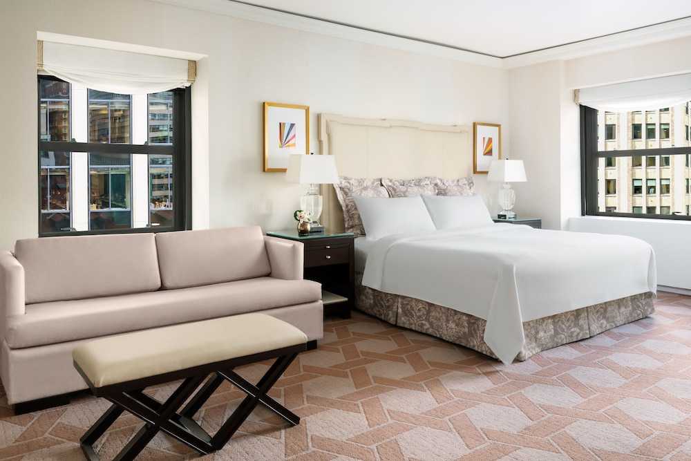 Lotte New York Palace — Hotel rooms in New York City, New York State