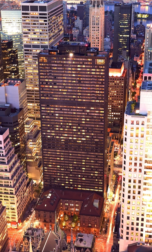 Lotte New York Palace — Hotel building in New York City, New York State