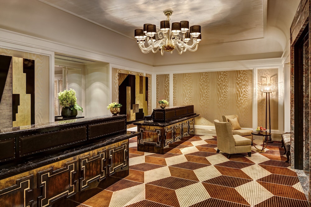 Lotte New York Palace — Hotel building in New York City, New York State
