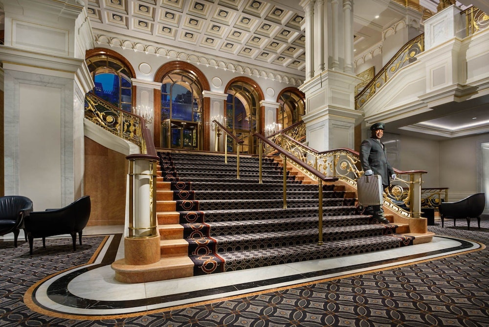 Lotte New York Palace — Hotel building in New York City, New York State