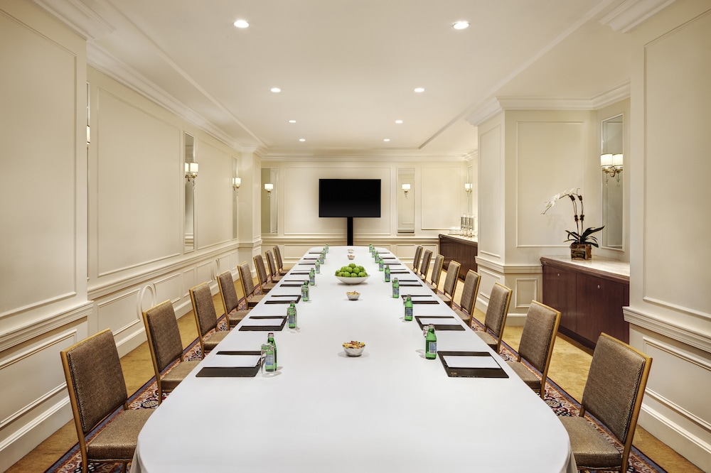 Lotte New York Palace — Hotel building in New York City, New York State