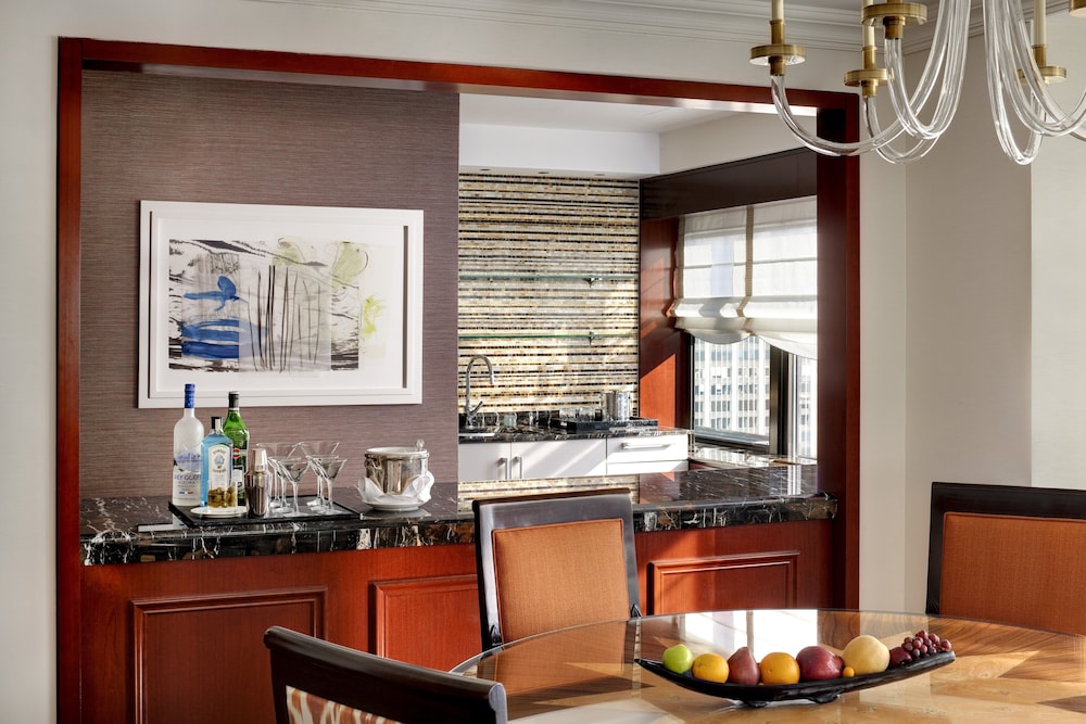 Lotte New York Palace — Hotel rooms in New York City, New York State
