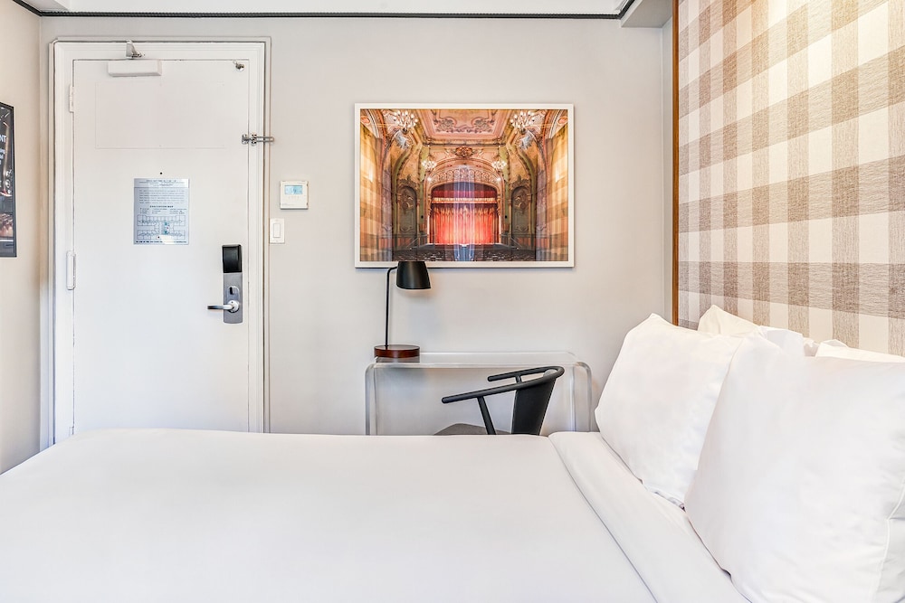 Paramount Times Square – A Generator Hotel — Hotel rooms in New York City, New York State
