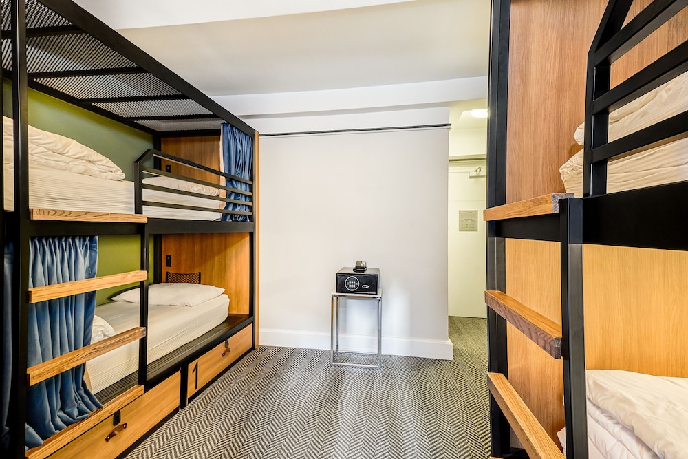 Paramount Times Square – A Generator Hotel — Hotel rooms in New York City, New York State