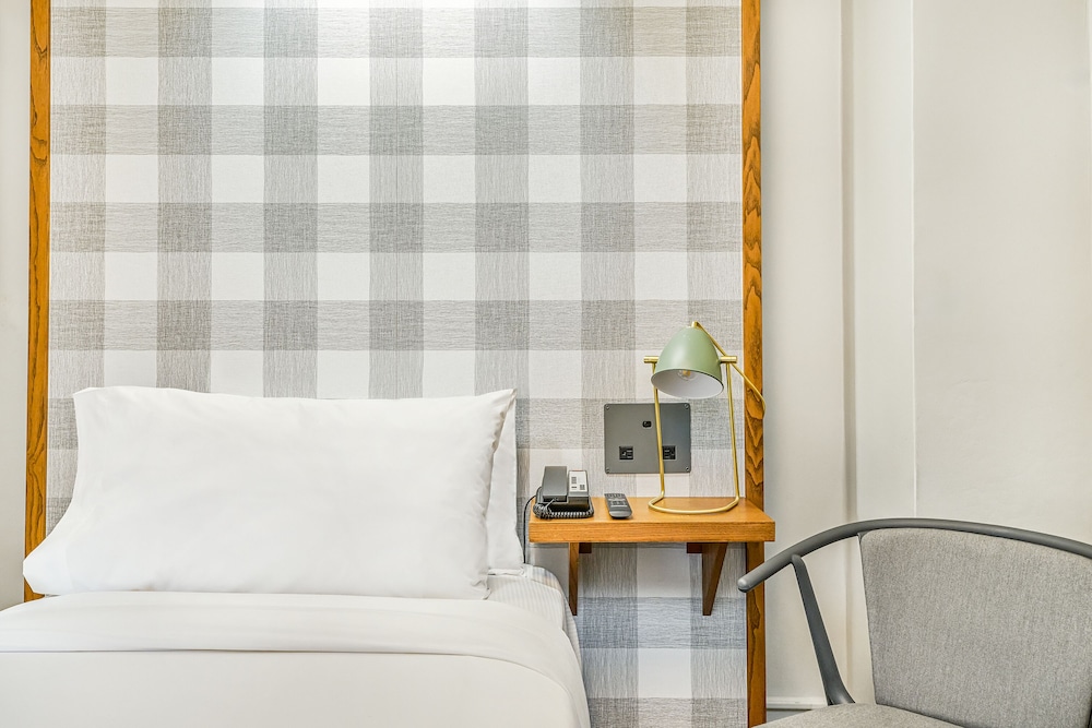 Paramount Times Square – A Generator Hotel — Hotel rooms in New York City, New York State