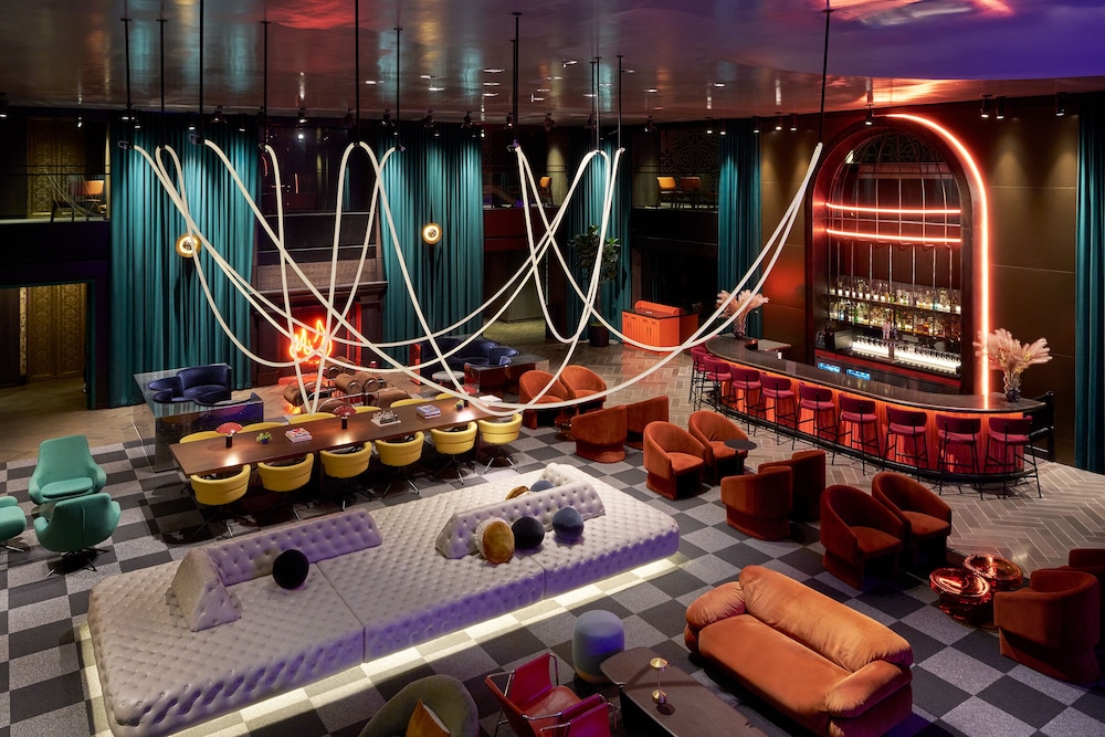 Paramount Times Square – A Generator Hotel — Restaurant & bars in New York City, New York State