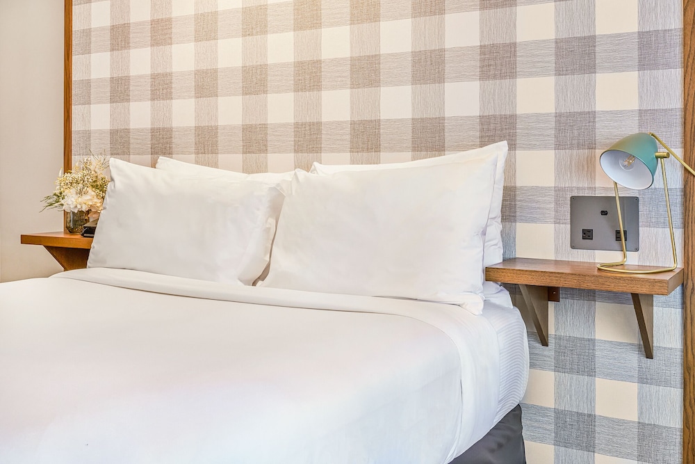 Paramount Times Square – A Generator Hotel — Hotel rooms in New York City, New York State