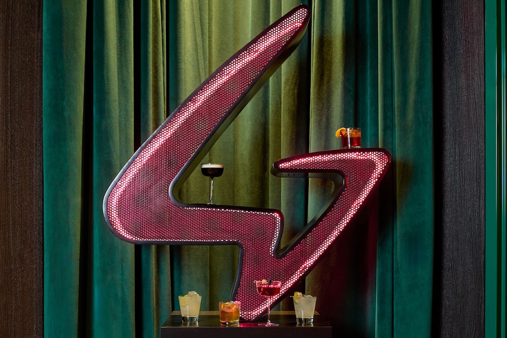 Paramount Times Square – A Generator Hotel — Restaurant & bars in New York City, New York State