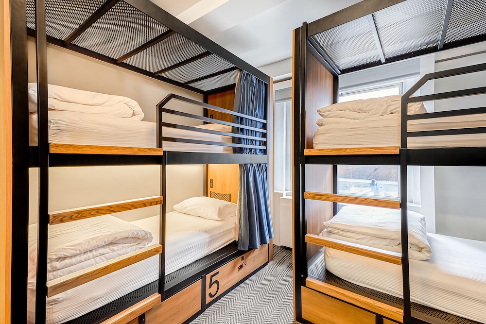 Paramount Times Square – A Generator Hotel — Hotel rooms in New York City, New York State