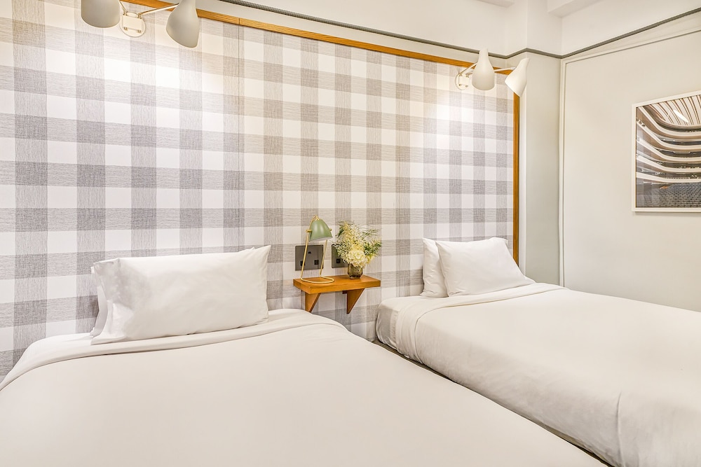 Paramount Times Square – A Generator Hotel — Hotel rooms in New York City, New York State