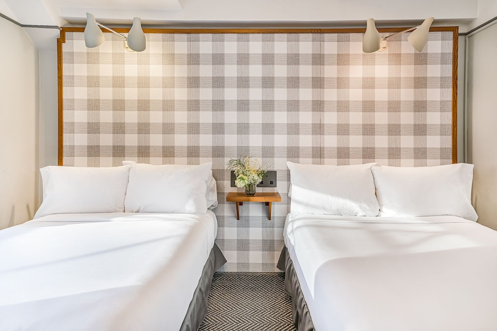 Paramount Times Square – A Generator Hotel — Hotel rooms in New York City, New York State