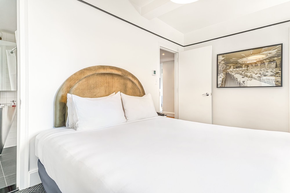 Paramount Times Square – A Generator Hotel — Hotel rooms in New York City, New York State