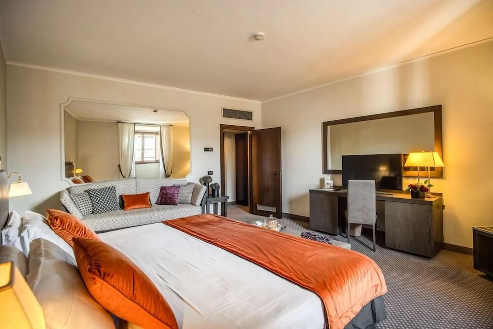 Colonna Palace Hotel — Hotel rooms in Rome, Lazio