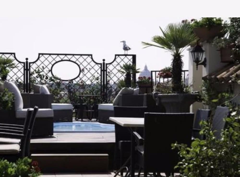 Colonna Palace Hotel — Restaurant & bars in Rome, Lazio