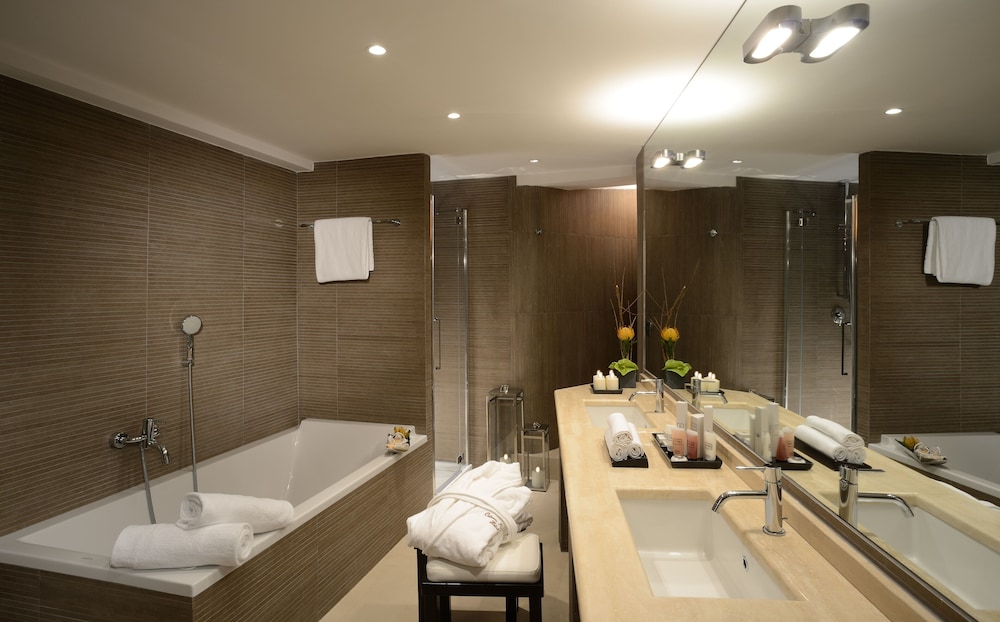 Colonna Palace Hotel — Hotel rooms in Rome, Lazio