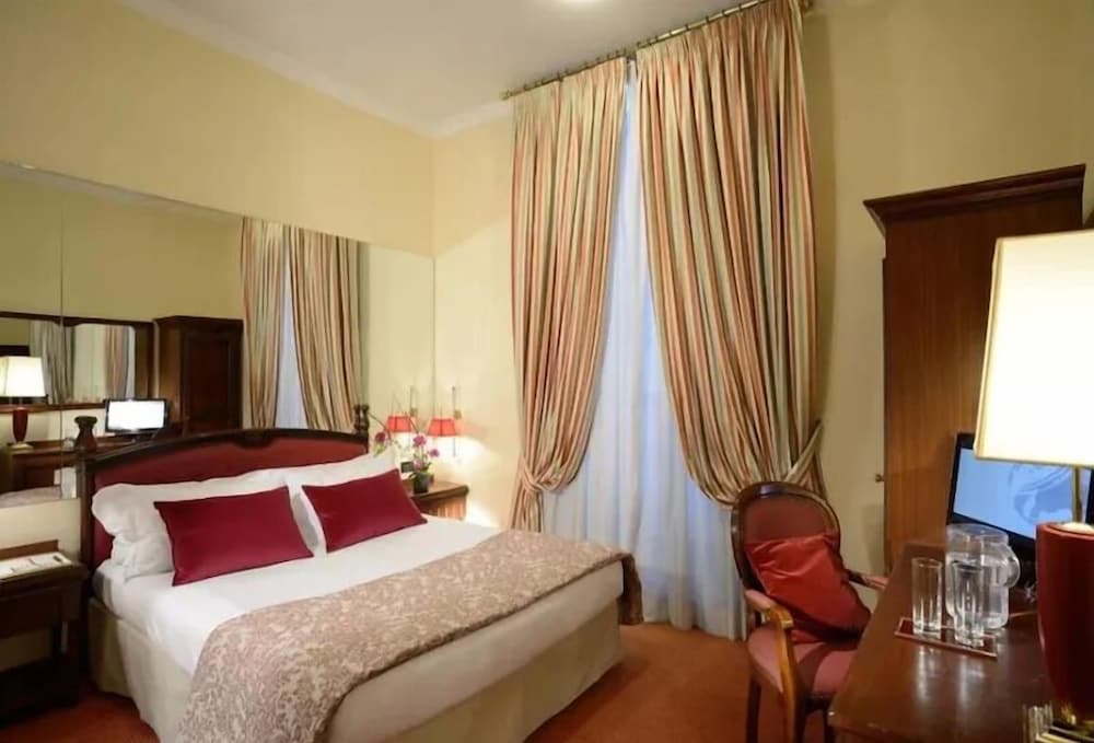 Colonna Palace Hotel — Hotel rooms in Rome, Lazio